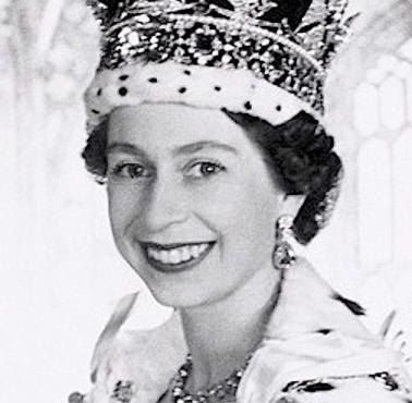 Uśmiechnięta królowa Eliżbieta II